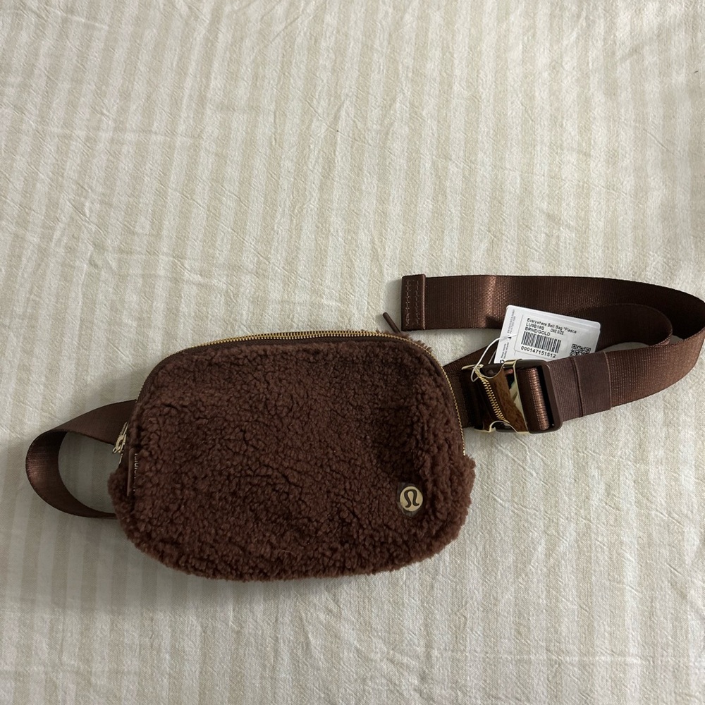 NWT Lululemon everywhere belt bag fleece